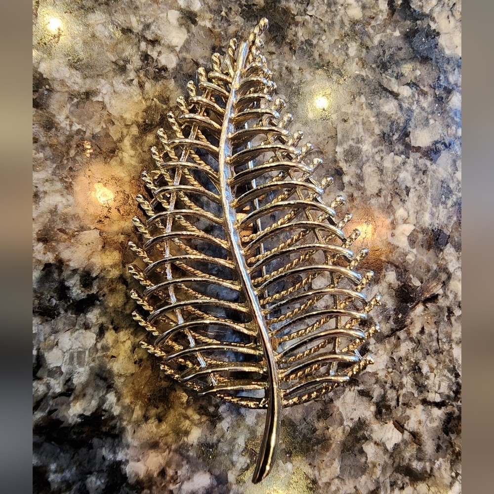 Vintage S.H.P. INC Stanhome Products INC Silver Tone Metal Leaf Brooch